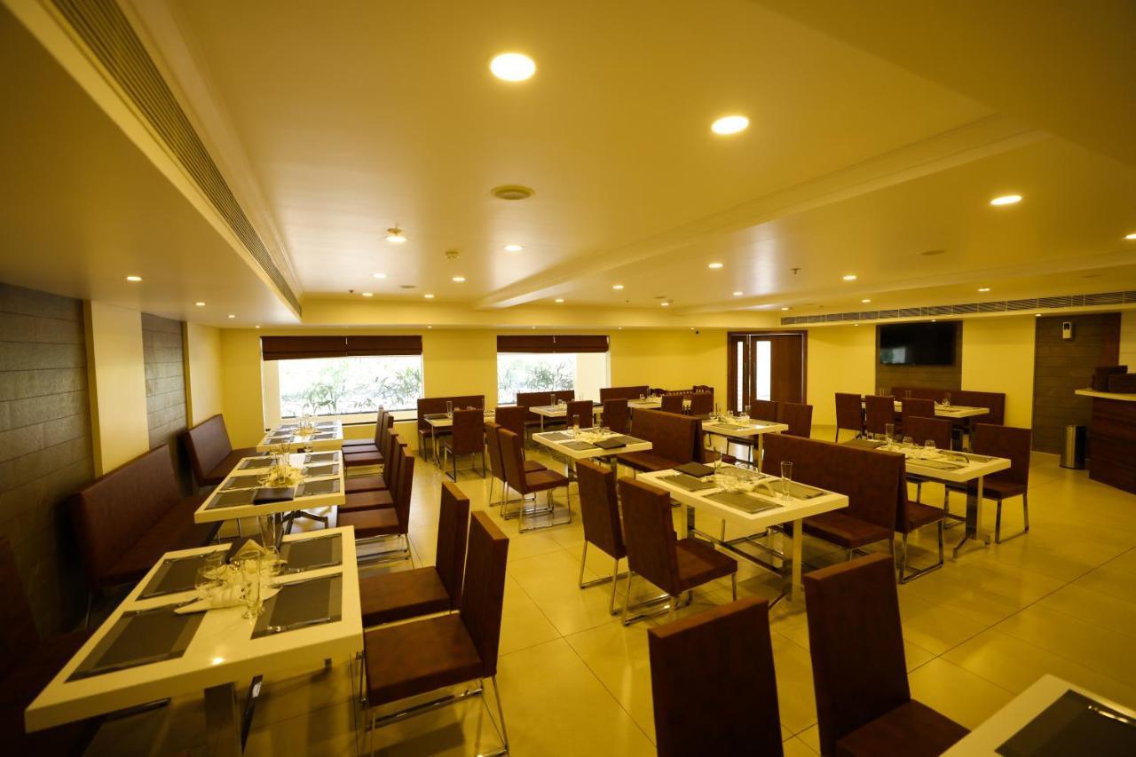 Kkm International Hotel Thiruvananthapuram Buitenkant foto