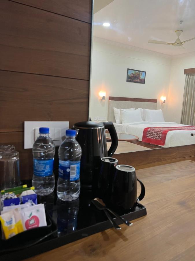 Kkm International Hotel Thiruvananthapuram Buitenkant foto