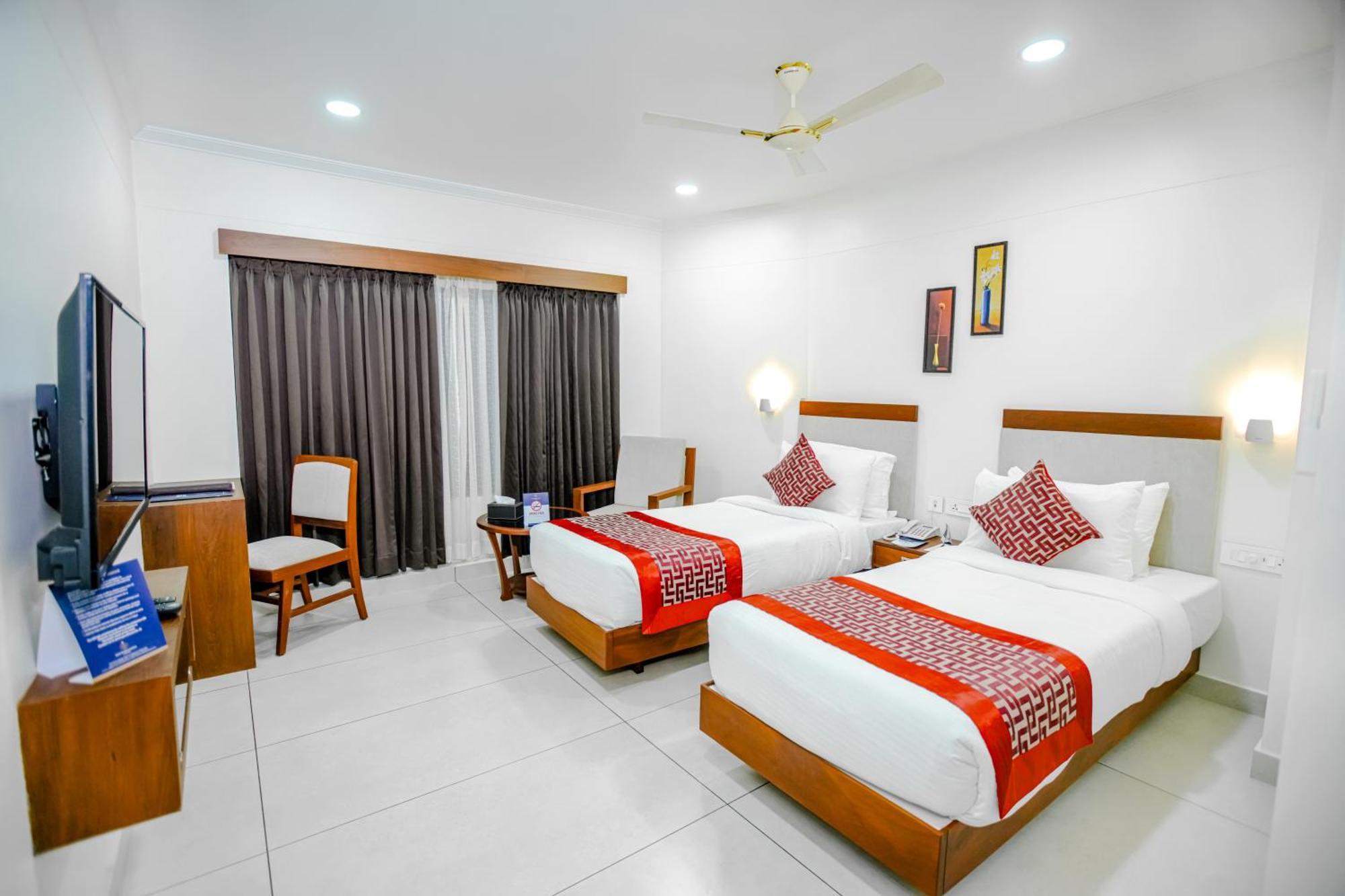 Kkm International Hotel Thiruvananthapuram Buitenkant foto